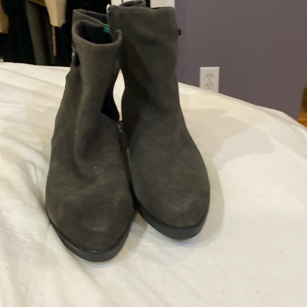 Cougar booties. Comfortable and waterproof. Never worn